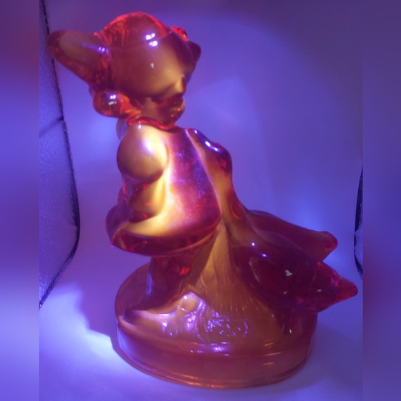 L.E. Smith Amberina girl with two geese glass figurine - Picture 6 of 10